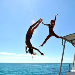 Lovely lunes girls sea