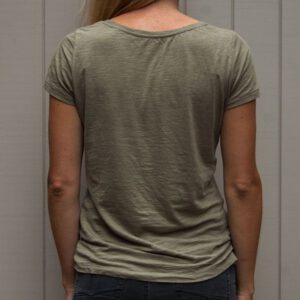 Webshop articulo camiseta verde militar Muchacha photo de atrás