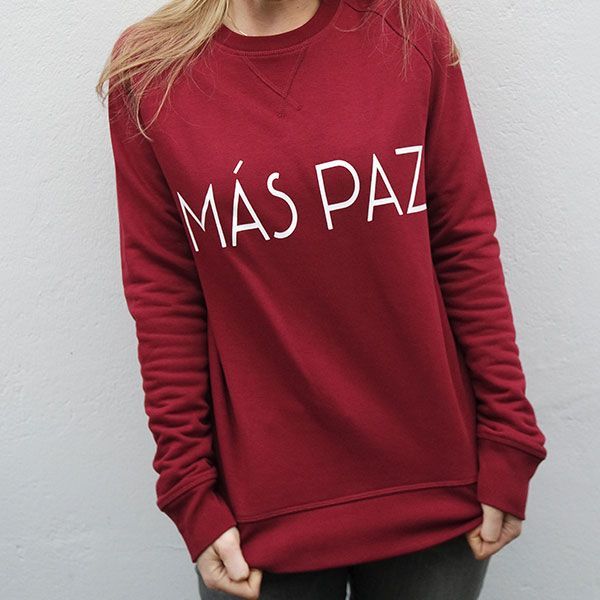 sweater organic cotton burgundy red text white mas paz model