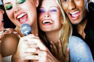 girls boy microphne laughing