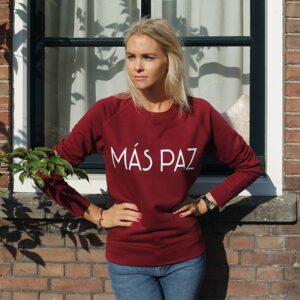 Sweater organic cotton burgundy red quote text white mas paz model