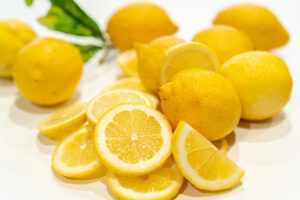 Lemon whole and in slices